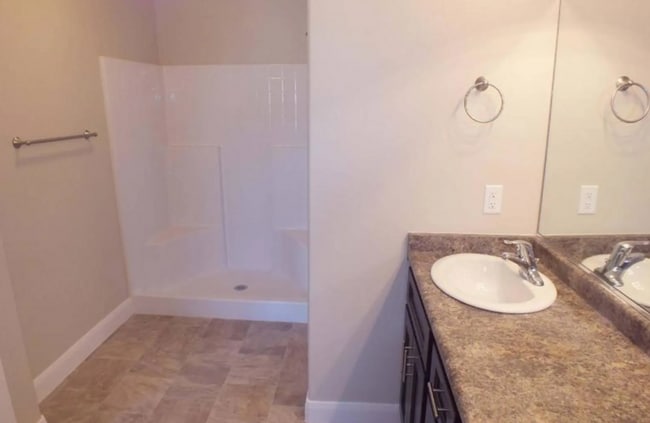 Building Photo - Charming 3 Bedroom Townhome with 2.5 Baths & 2 Car Garage in Cedar City, Utah!