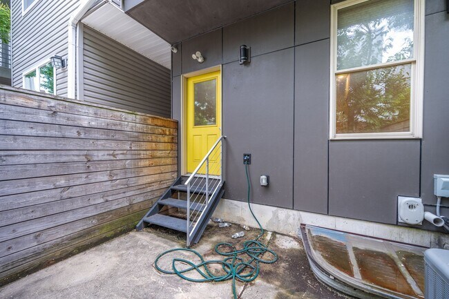 Building Photo - 1642 N Marshall St