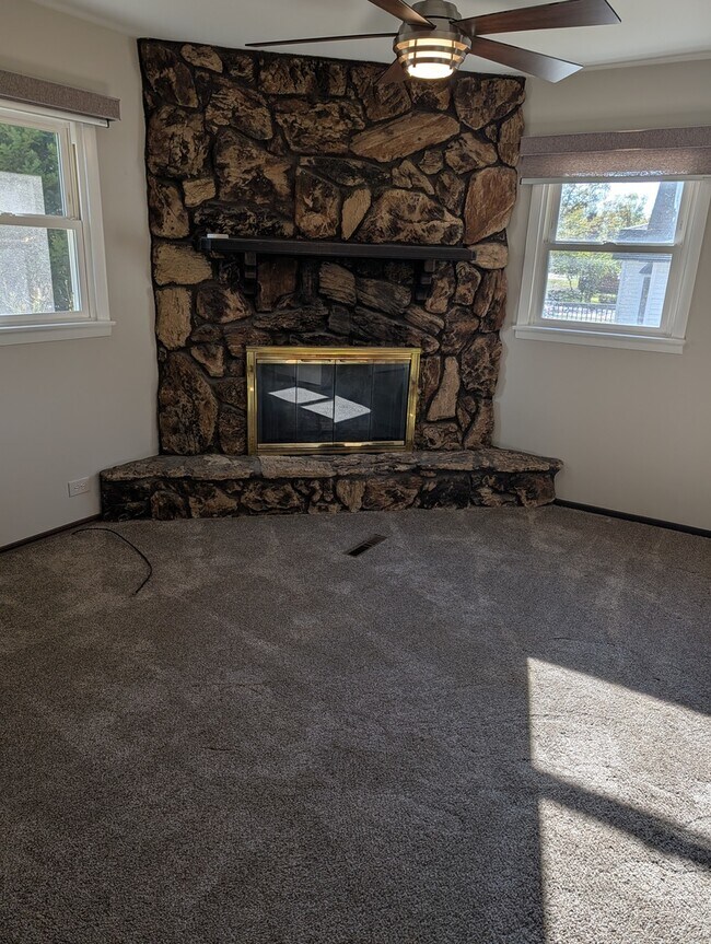 Building Photo - 324 Sunrise Ave