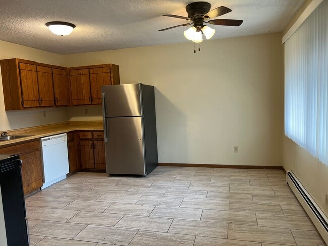 Building Photo - Tower Heights