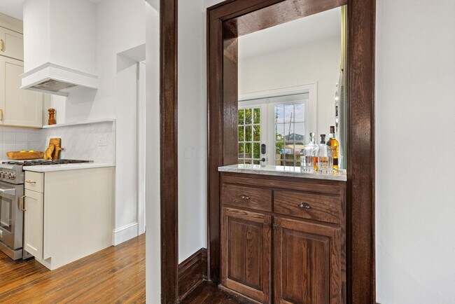 Building Photo - 439 Thurman Ave