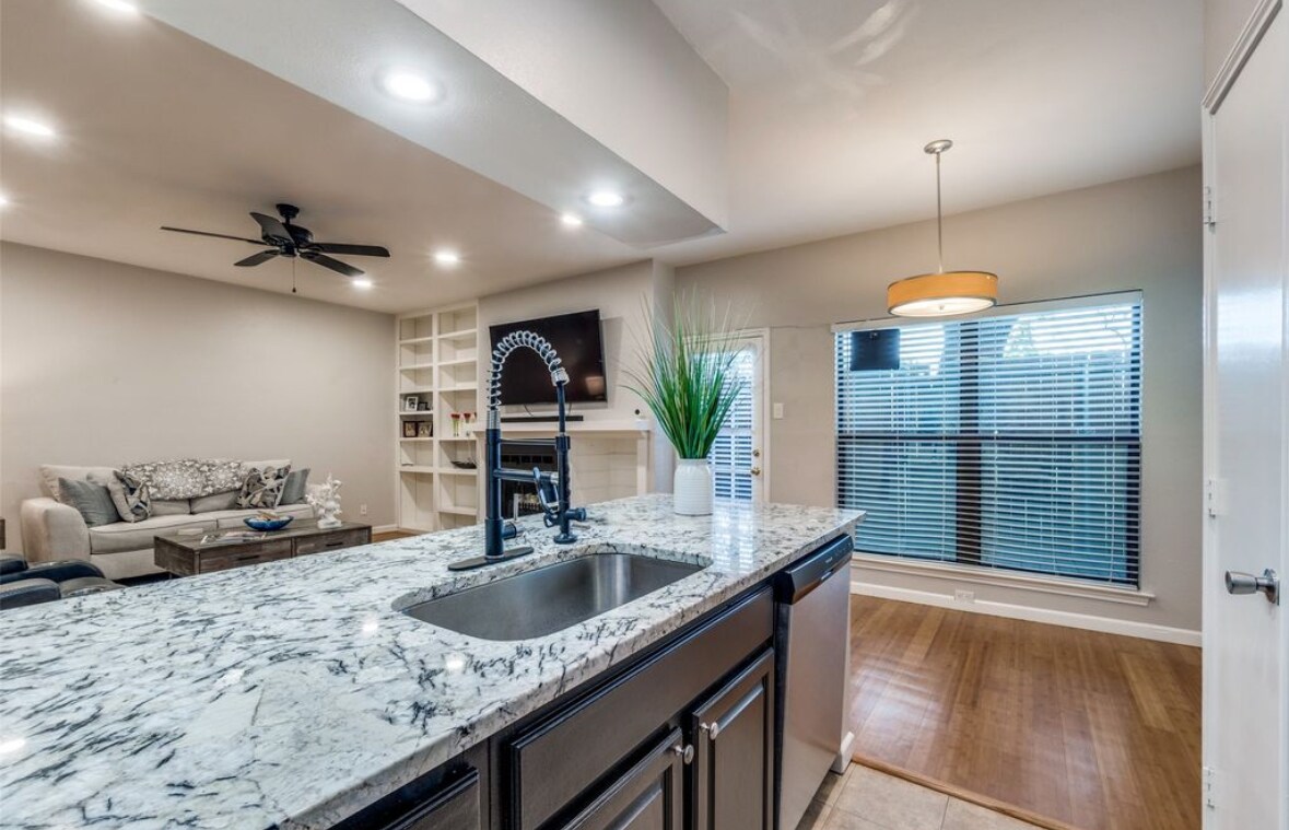 Building Photo - 7525 Holly Hill Dr