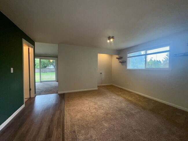 Building Photo - 2 Week Move In Special - 3 Bedroom, 2 Bath...