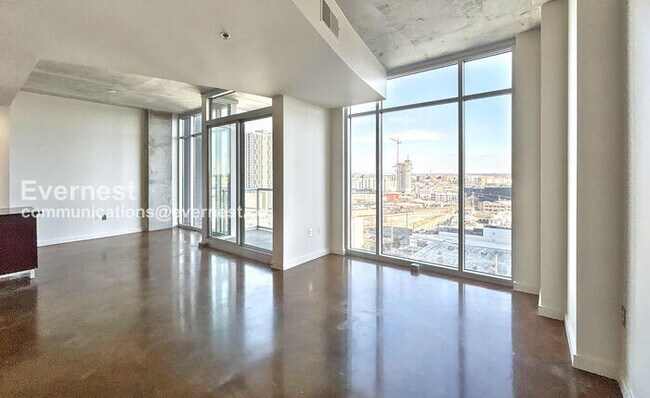 Building Photo - Modern 1-Bedroom Condo with City Views in Prime Nashville Location / Available Now!