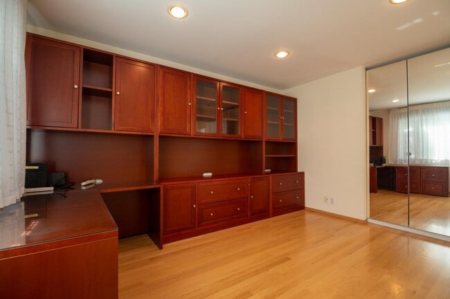 Building Photo - 908 Glennan Dr