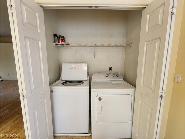 Building Photo - 509 Indian Bluff St