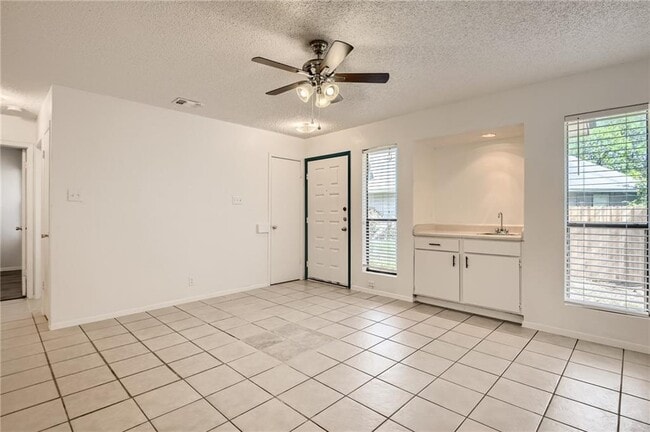 Building Photo - 905 Chisholm Cove