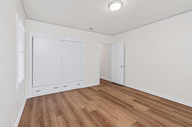 Building Photo - Downtown Napa 3 bed 2 bath single level home
