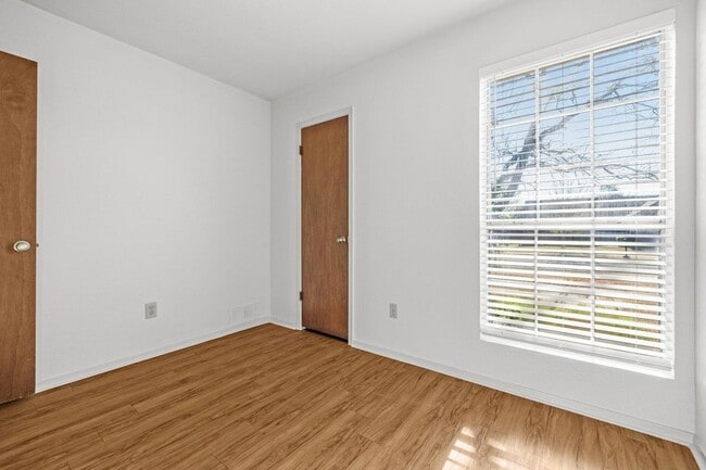 Building Photo - 3112 Freemont St