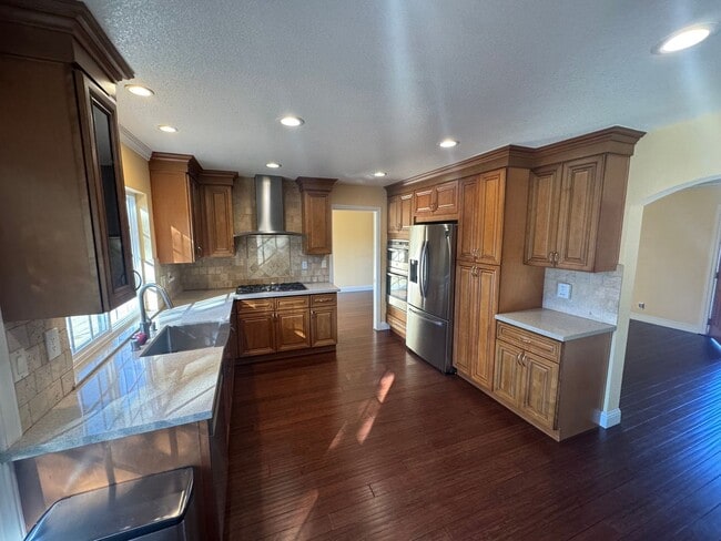 Building Photo - Pleasanton Foothills 5 bed / 3 bath, Singl...