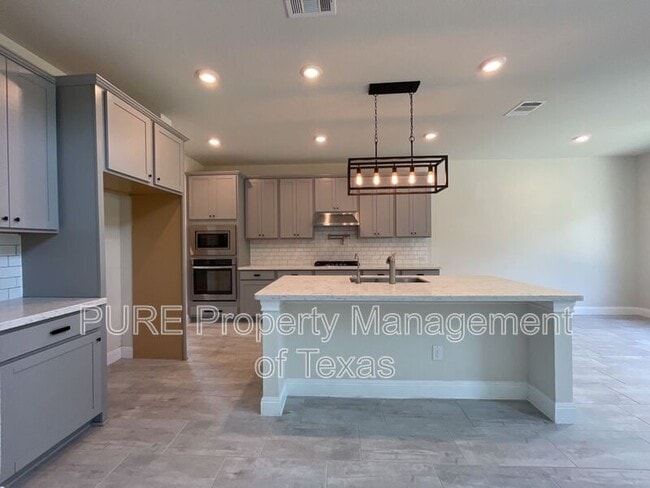 Building Photo - 716 Expedition Way