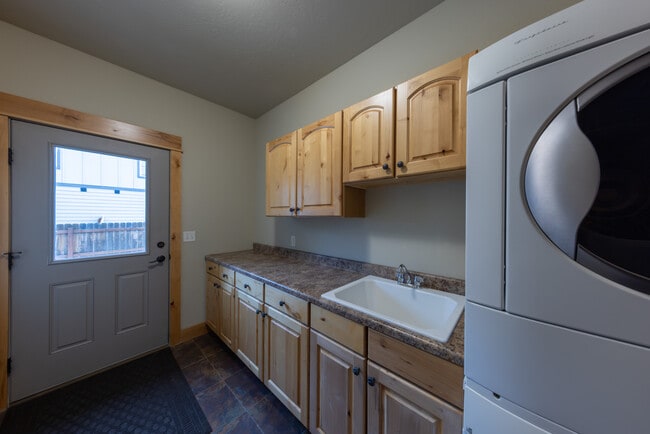 Building Photo - 1608 Gale Ct