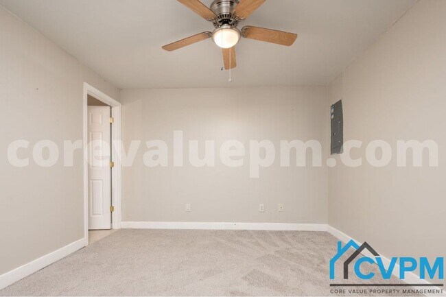 Building Photo - 1290 Holmespun Dr