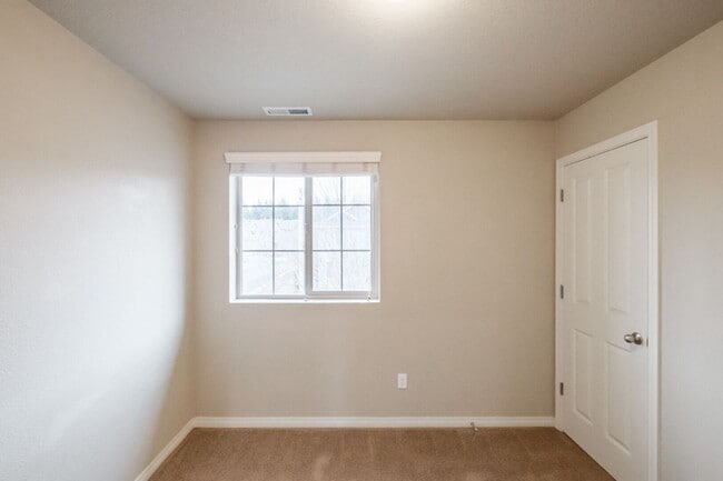 Building Photo - 4-Bedroom Home in NW Albany