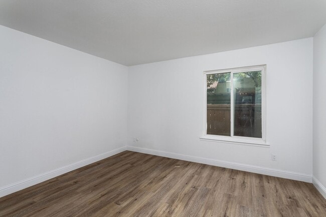 Building Photo - Villa Borgata Condo with Newer Flooring, P...