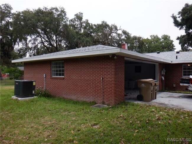 Building Photo - 35433 Crescent Dr