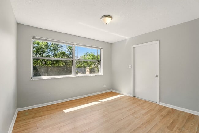 Building Photo - 1617 Acacia Rd