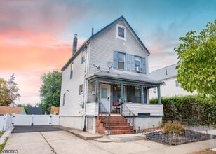 Building Photo - 84 E Clifton Ave