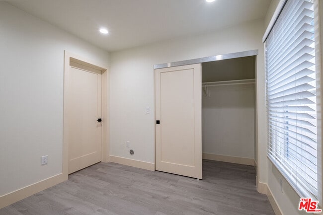 Building Photo - 216 N Catalina Ave