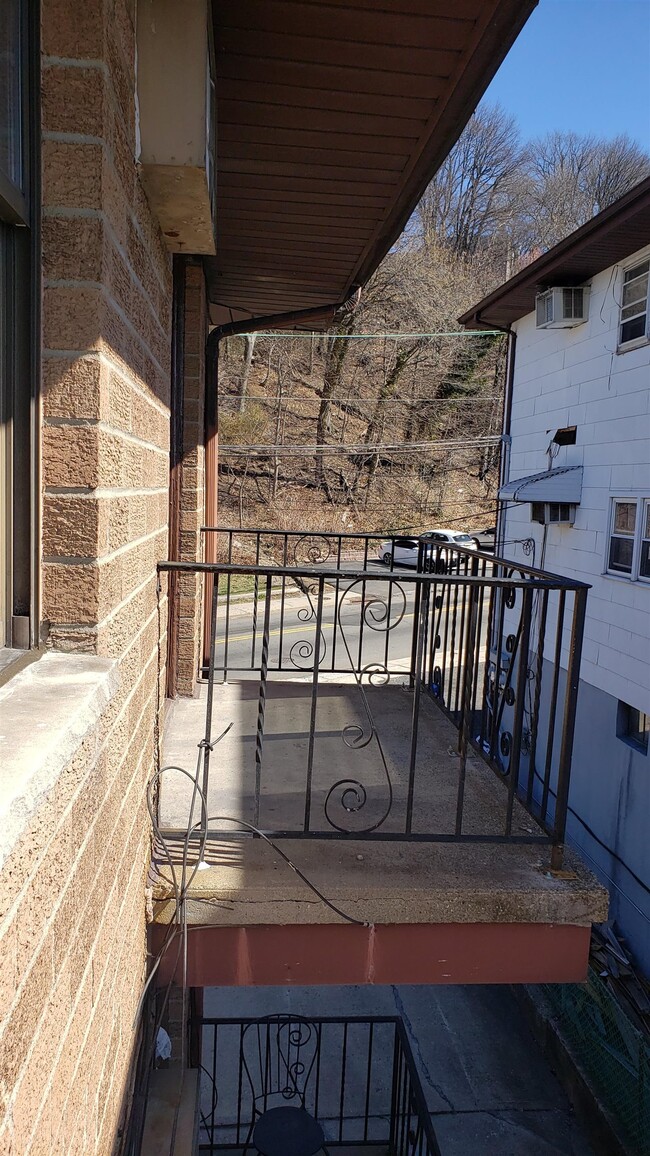 Building Photo - 640 Fairview Ave