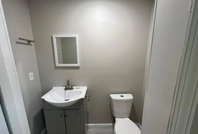 Building Photo - Spacious inside and out! Freshly painted!  3-Bedroom Rental Home – Comfort & Convenience!