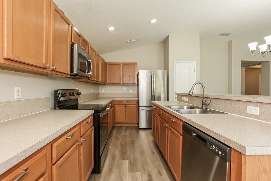Building Photo - 2267 Brian Lakes Dr E