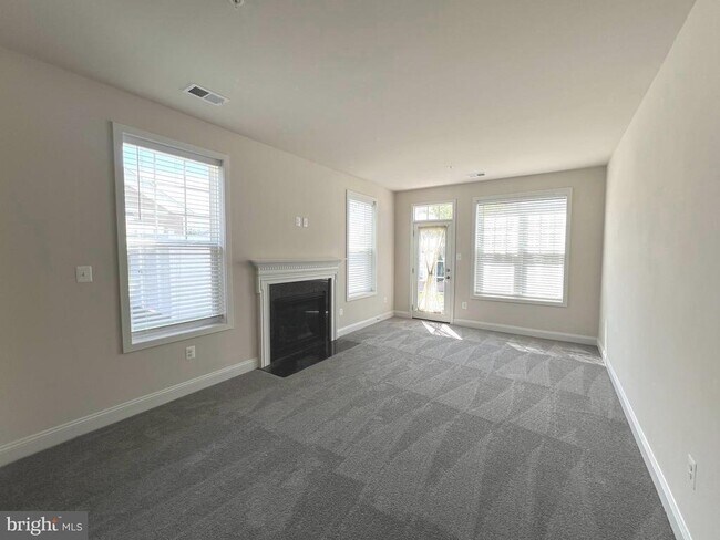 Building Photo - 2634 Dragon Fly Way
