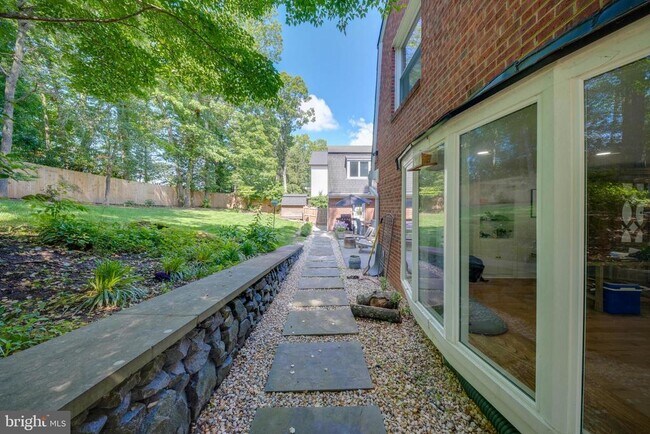 Building Photo - 1440 Highwood Dr