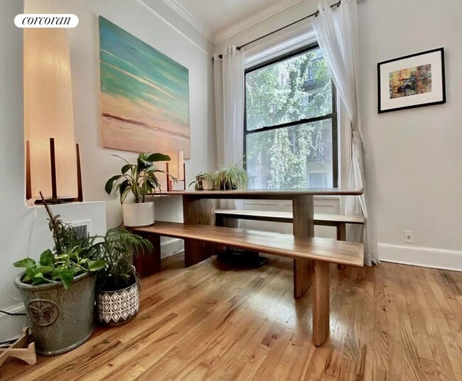 Building Photo - 349 W 84th St