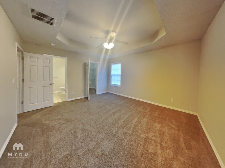 Building Photo - 5574 Lexington Ave S