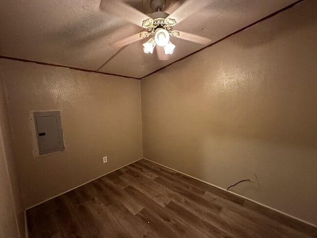 Building Photo - 3 Bedroom 2 Bath home on a corner lot in Anacoco, LA