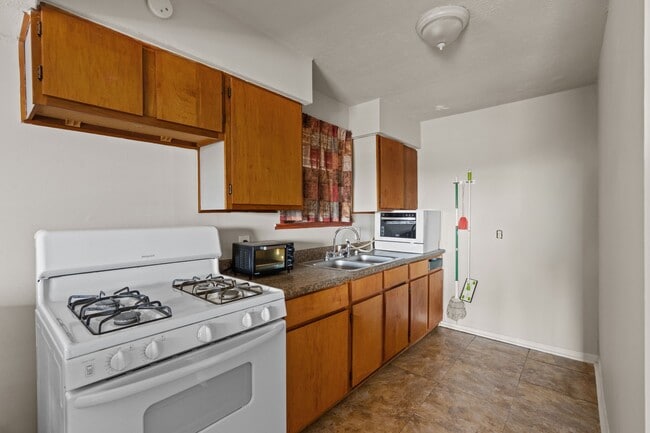 Building Photo - 810 93rd St