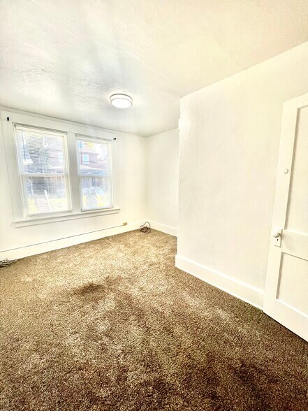 Building Photo - 121 Sumner Ave