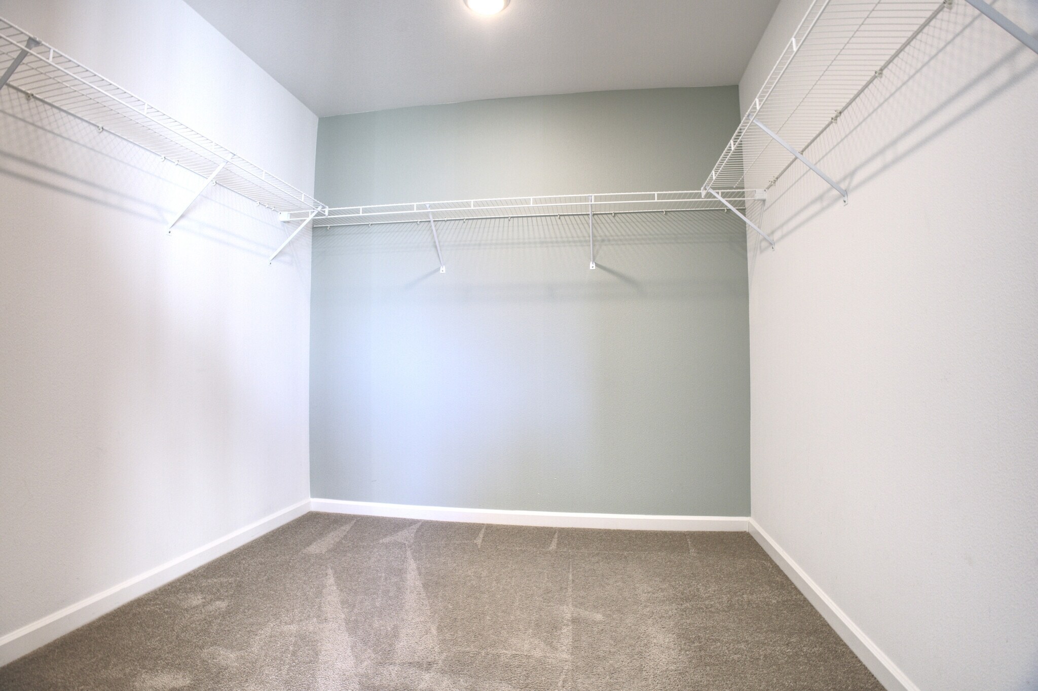 Building Photo - 7447 SE Chinquapin Dr
