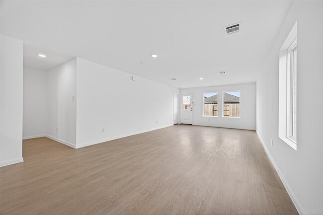 Building Photo - 3025 Fantasy Ter Dr