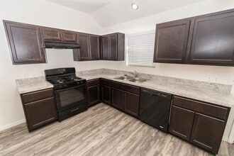 Building Photo - 18843 Venito Dr