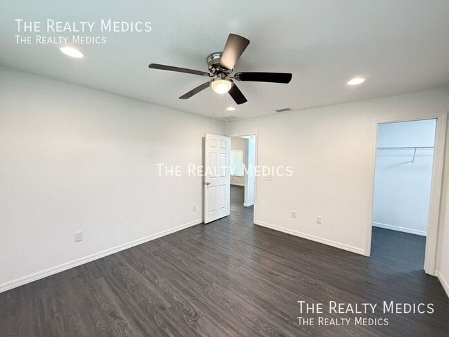 Building Photo - 303 Sequoia Dr
