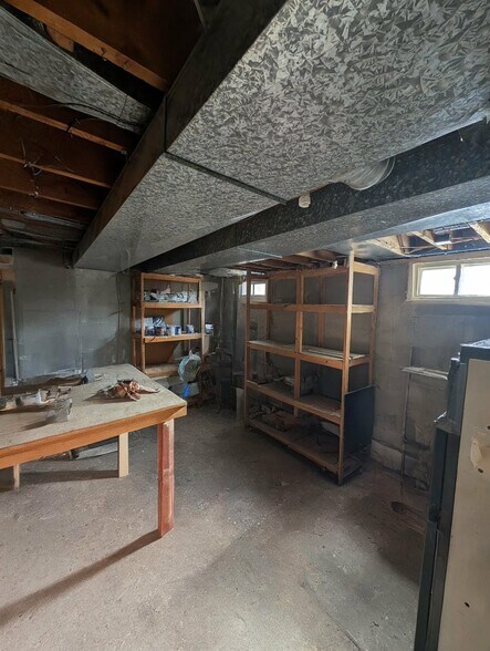 Storage room - 2907 W Princeton Ave