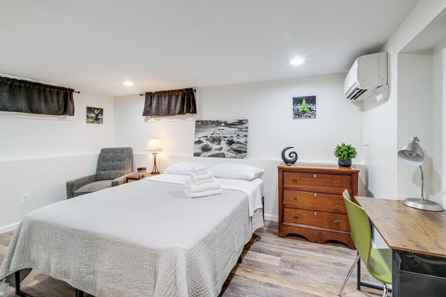 Building Photo - 2430 S Oakland St