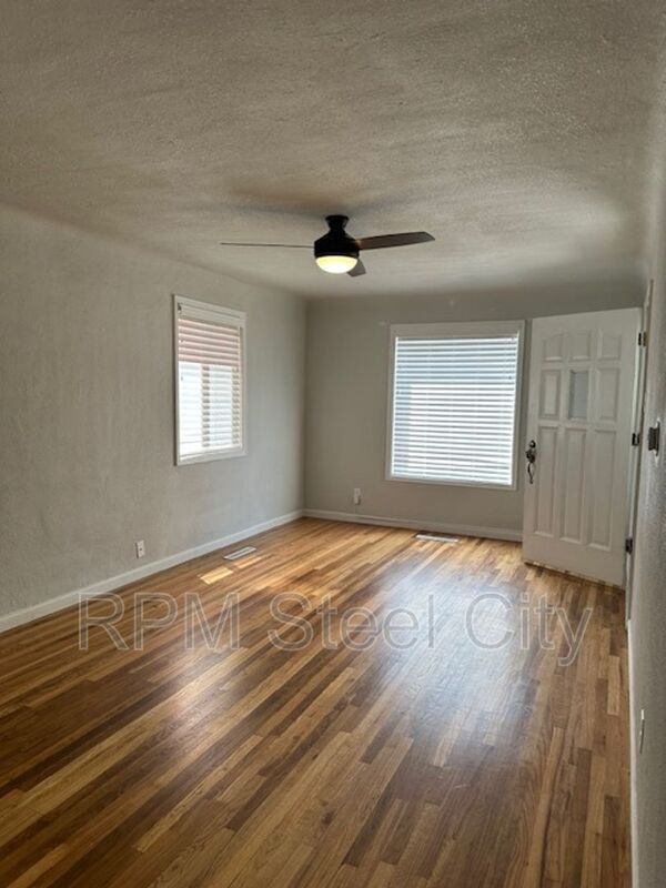 Building Photo - 2410 St Clair Ave.