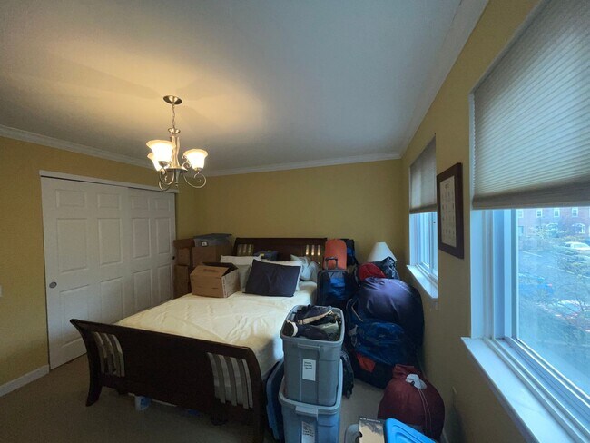 Building Photo - 3-bed, 2-bath GIANT townhouse + GARAGE, BA...
