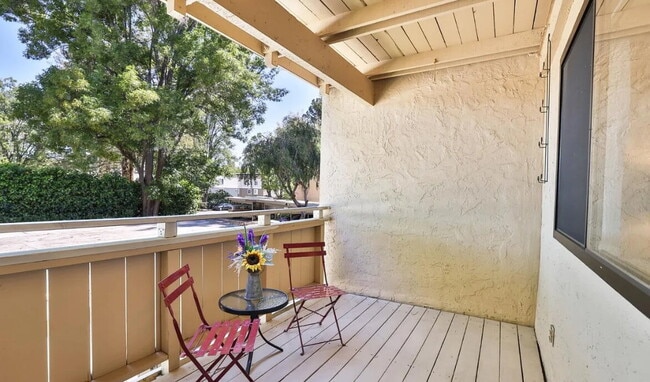 Building Photo - This stunning condo in Santa Clara offers ...