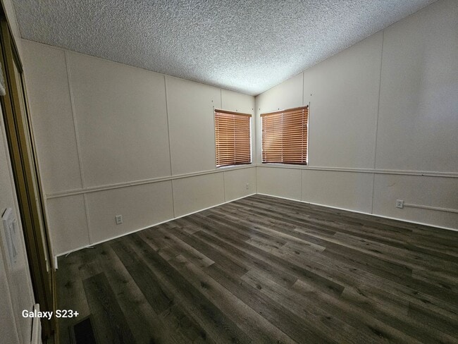 Building Photo - 15300 Palm Dr
