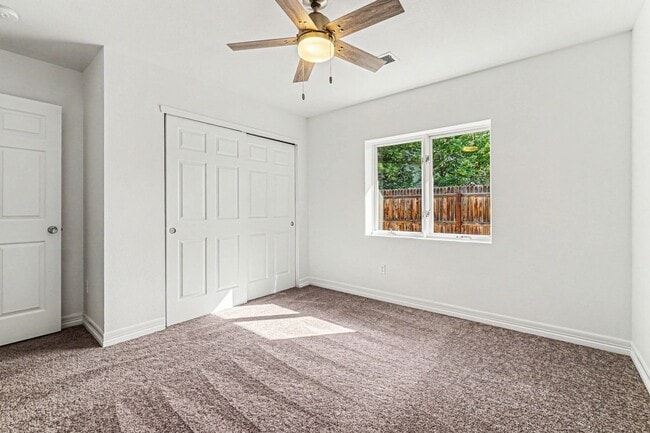 Building Photo - 1205 Raven Pl