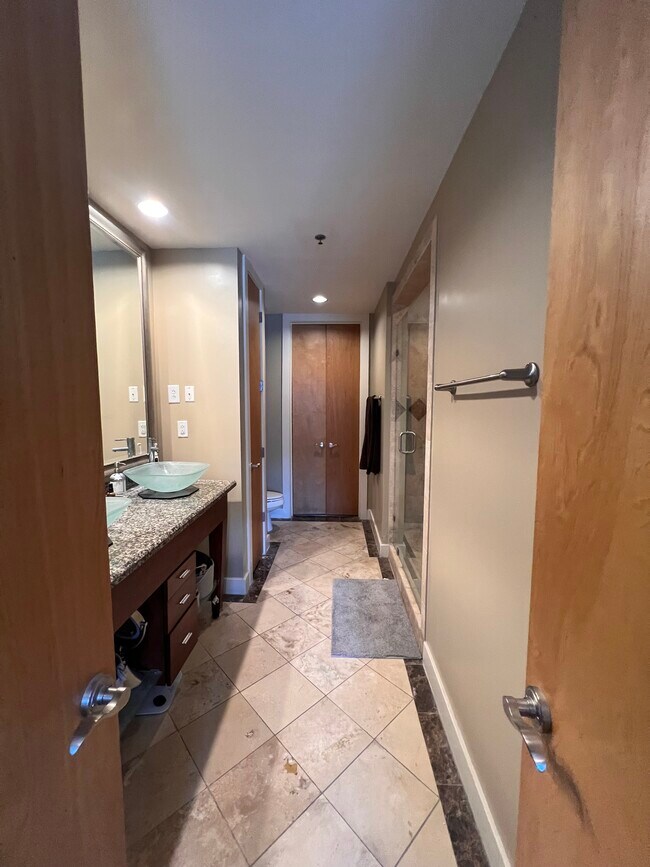 Bathroom 1 - 150 Bee St