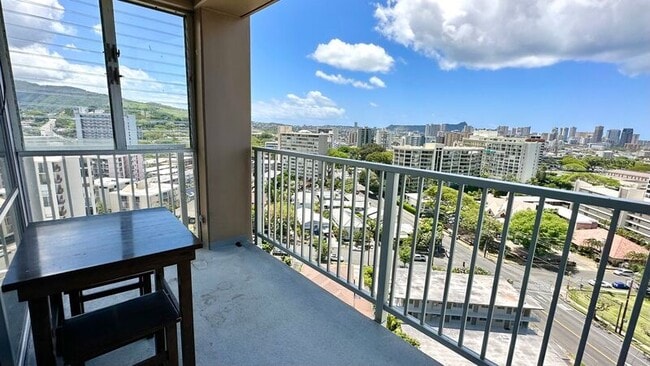 Building Photo - 1617 Ke’eaumoku St