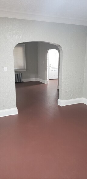 Building Photo - 535 Shelbourne Ave