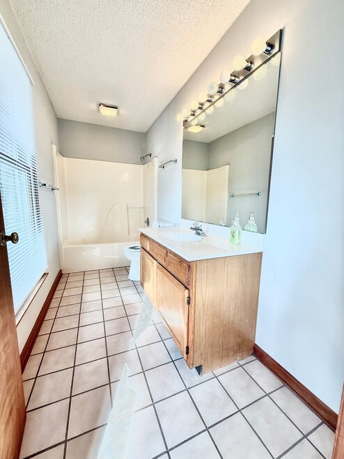 Building Photo - 105 Mountain View Dr