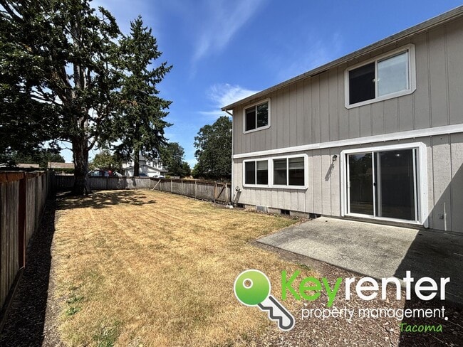 Building Photo - Spacious 3-Bedroom Home in Quiet Lakewood ...