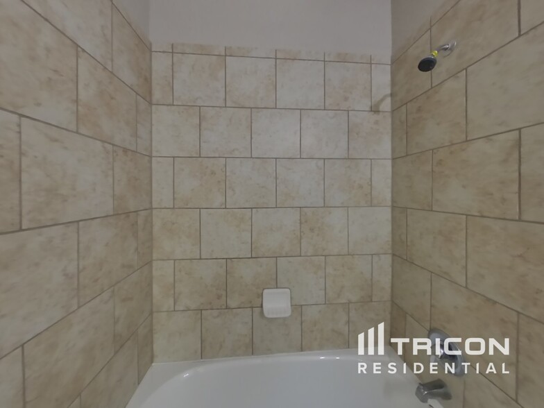 Building Photo - 9047 Kissena Park